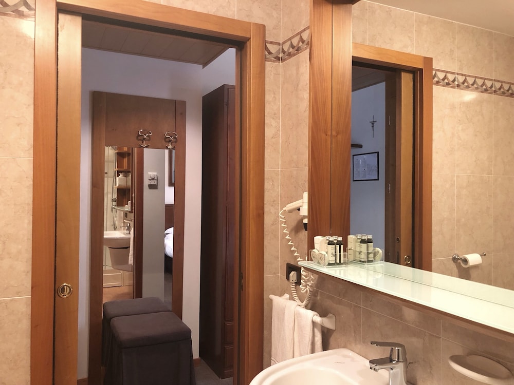 Superior Room - Photo 7