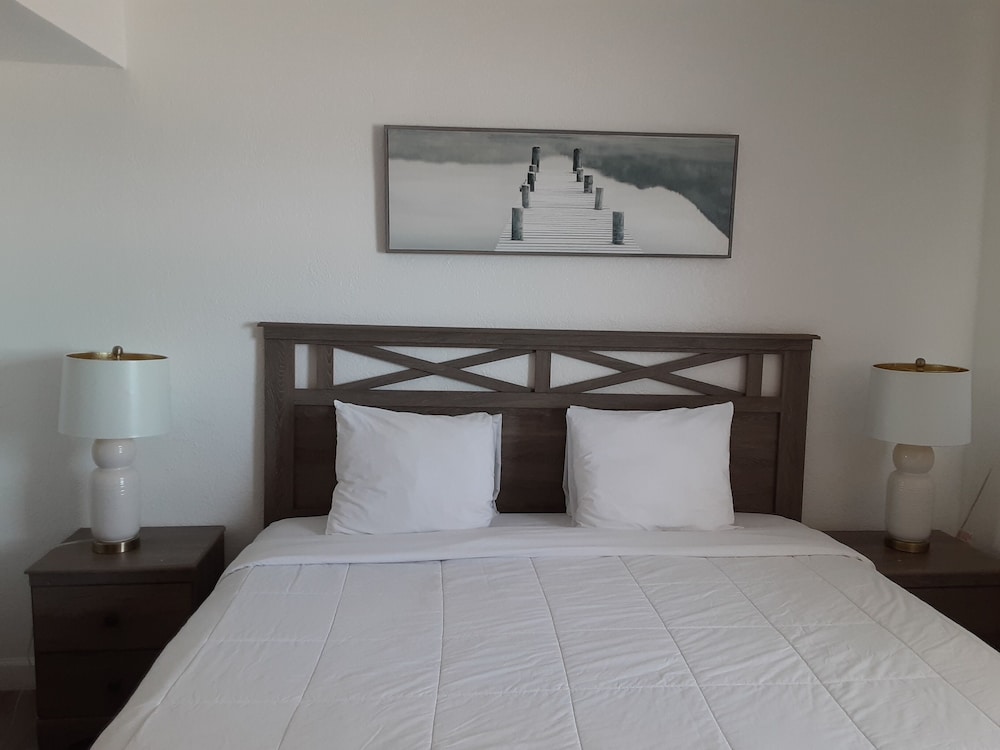 Suite, 1 Queen Bed With Sofa Bed, Beach View