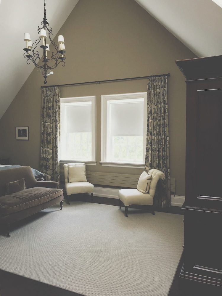 Deluxe Room, 1 King Bed, Private Bathroom, Executive Level