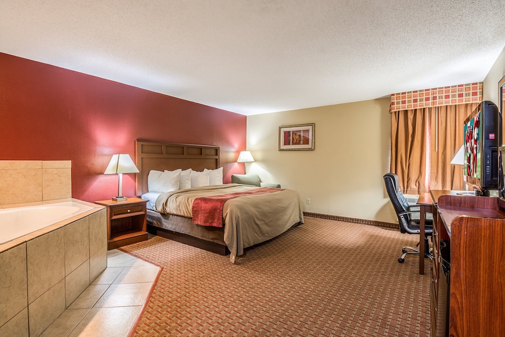 Standard Suite, 1 King Bed with Sofa bed, Smoking - Photo 2