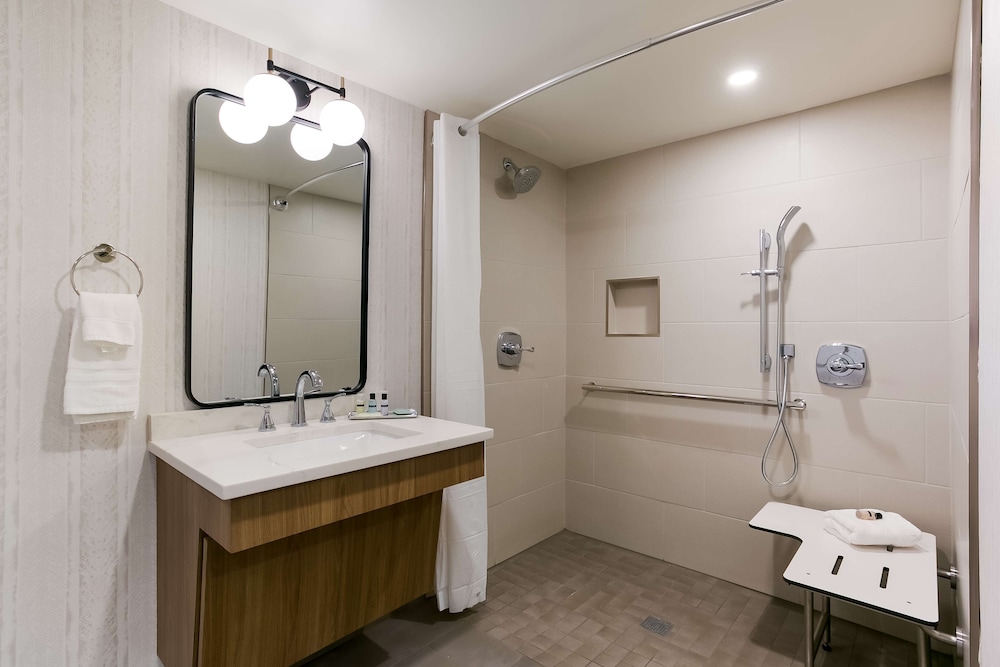 Standard Room, 1 King Bed, Refrigerator & Microwave - Photo 2