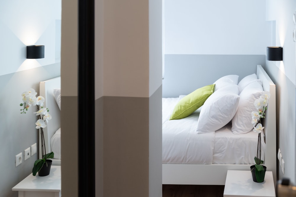 Basic Single Room, City View photo 3