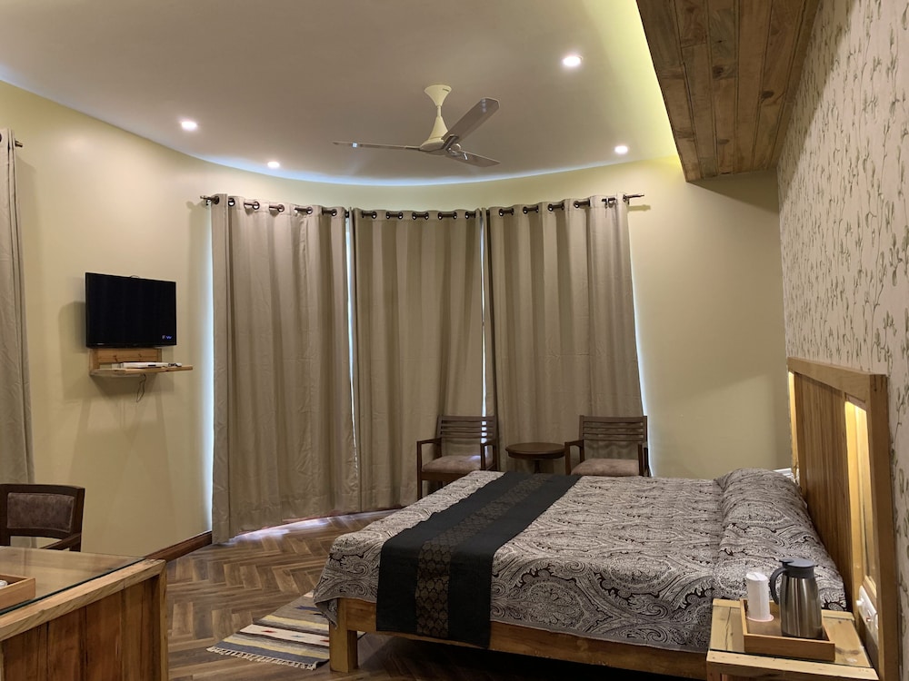 Super Deluxe Room - Photo 15