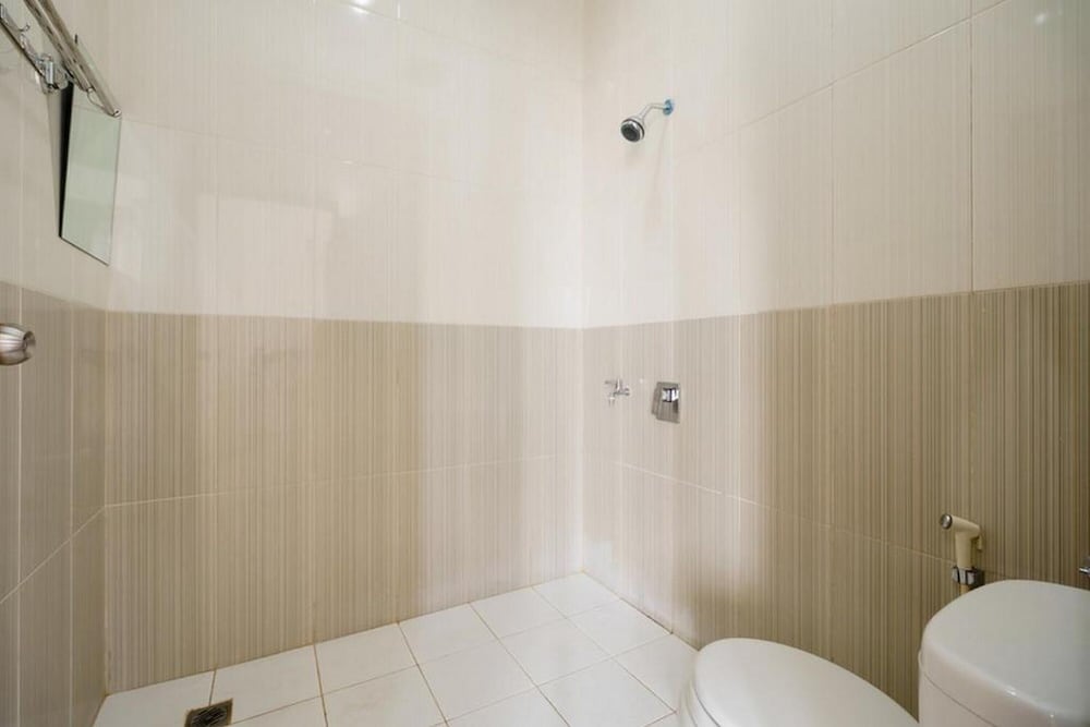 Premium Room (RedDoorz) - Photo 7