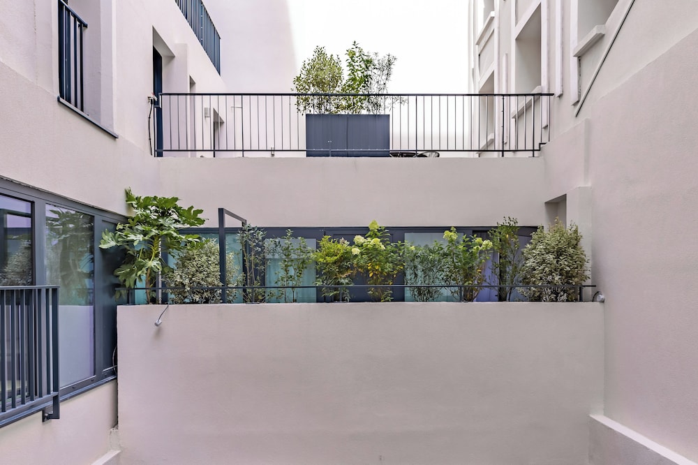 Deluxe Apartment photo 2
