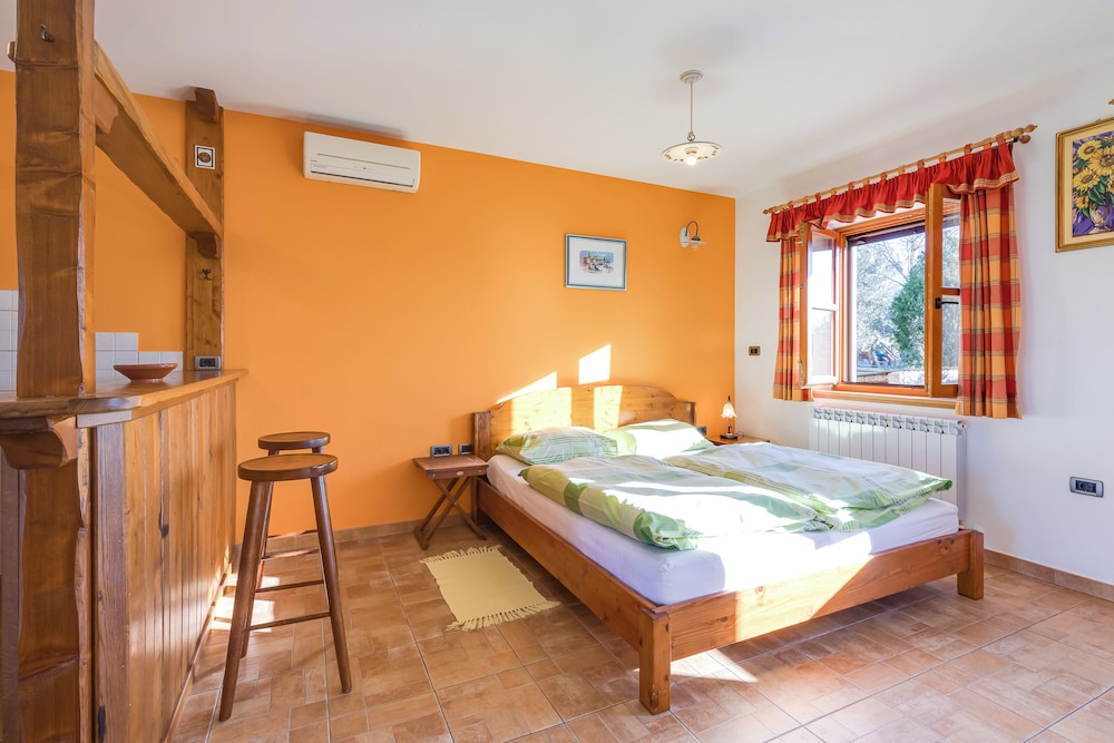 Family Apartment, Multiple Bedrooms (Tourist Farm Tonin - Apartment 1)