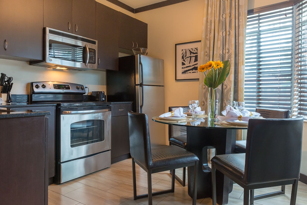 Two Bedroom Queen Suite - Photo 5