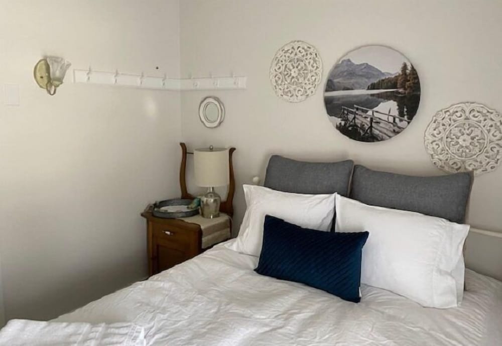 Deluxe Room, 1 King Bed, Private Bathroom photo 1