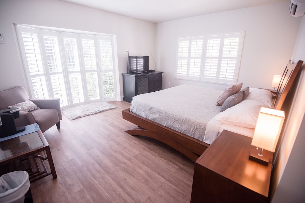 Suite, 1 King Bed photo 2
