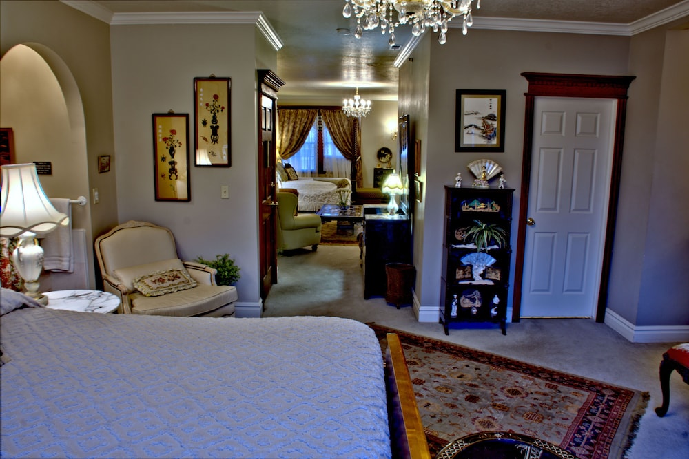 Gable King, Queen Suite photo 2