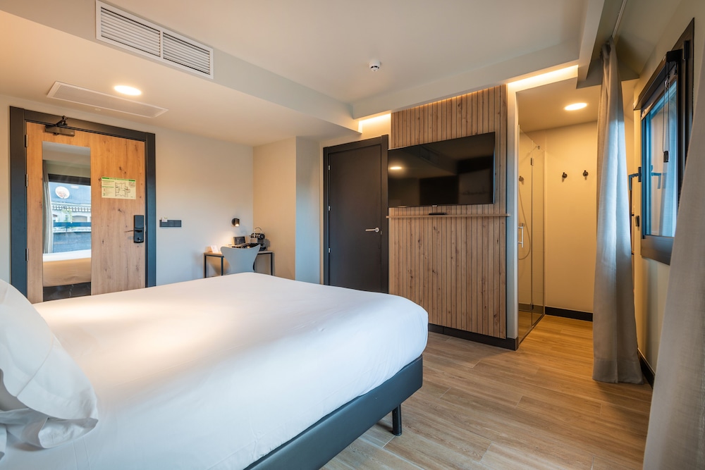 Superior Room - Photo 9