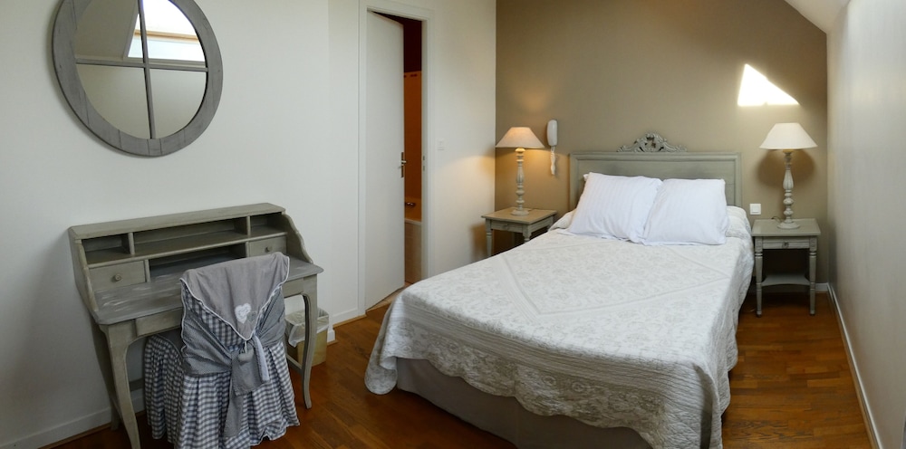 Double Room Street side photo 2