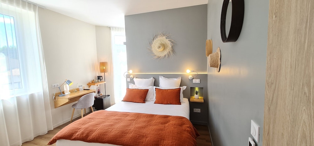 Standard Double Room, City View - Photo 13