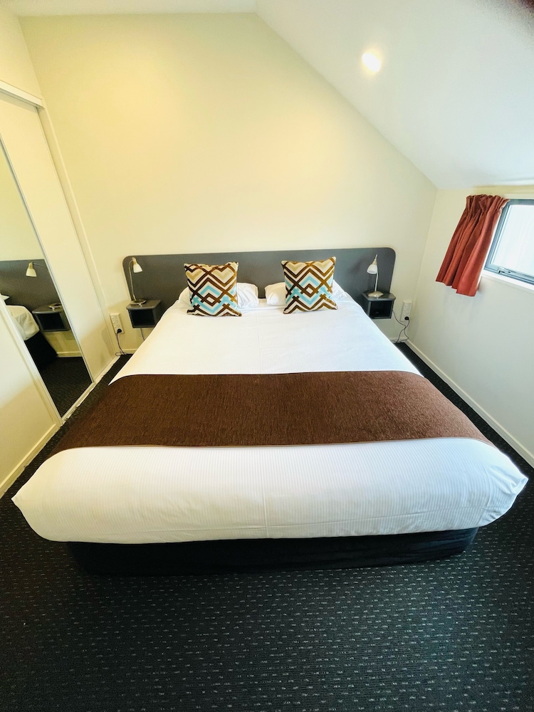 Upstairs Apartment, 1 Bedroom photo 1
