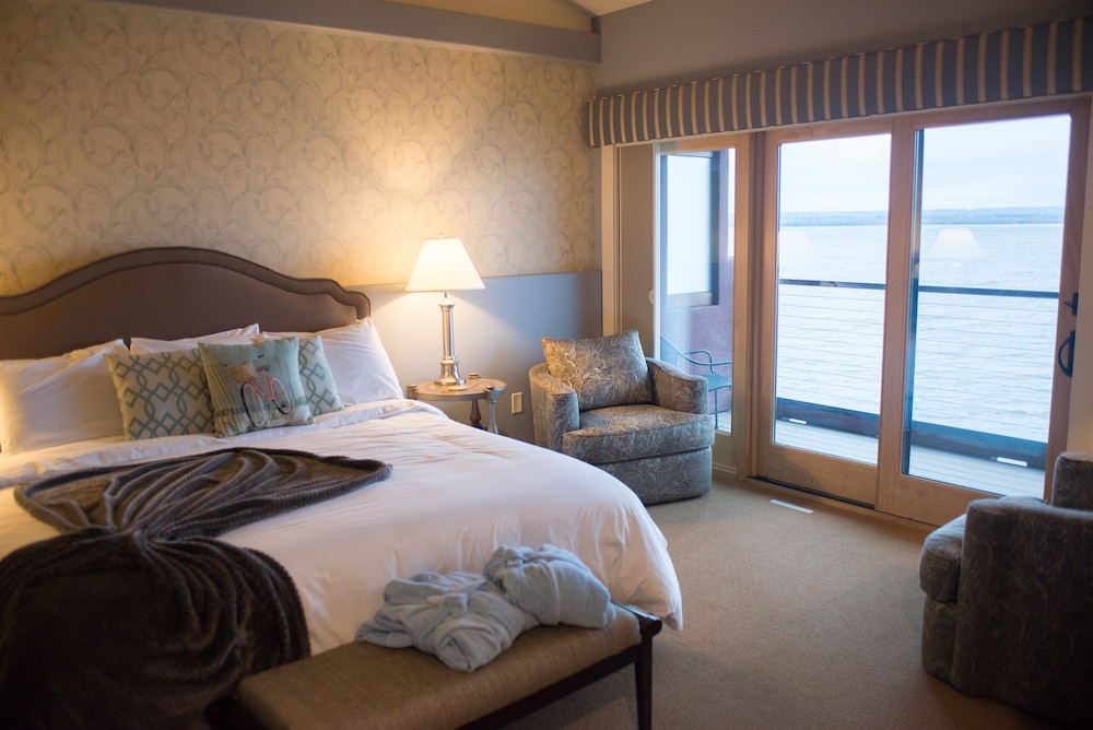 Design Suite, 1 King Bed, Accessible, Non Smoking (Sailor's Retreat #2)