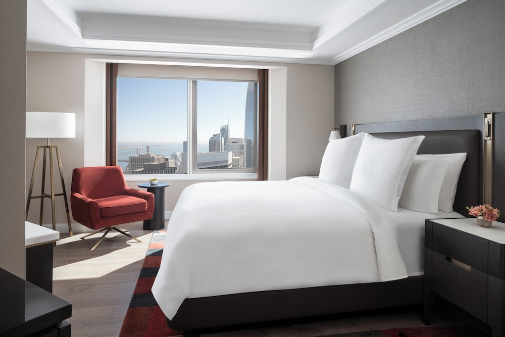 Superior Room, Accessible (Skyline View)