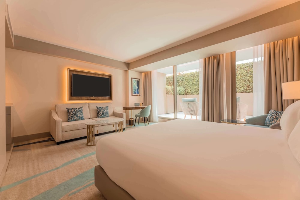 Deluxe Room, 1 King Bed, Patio