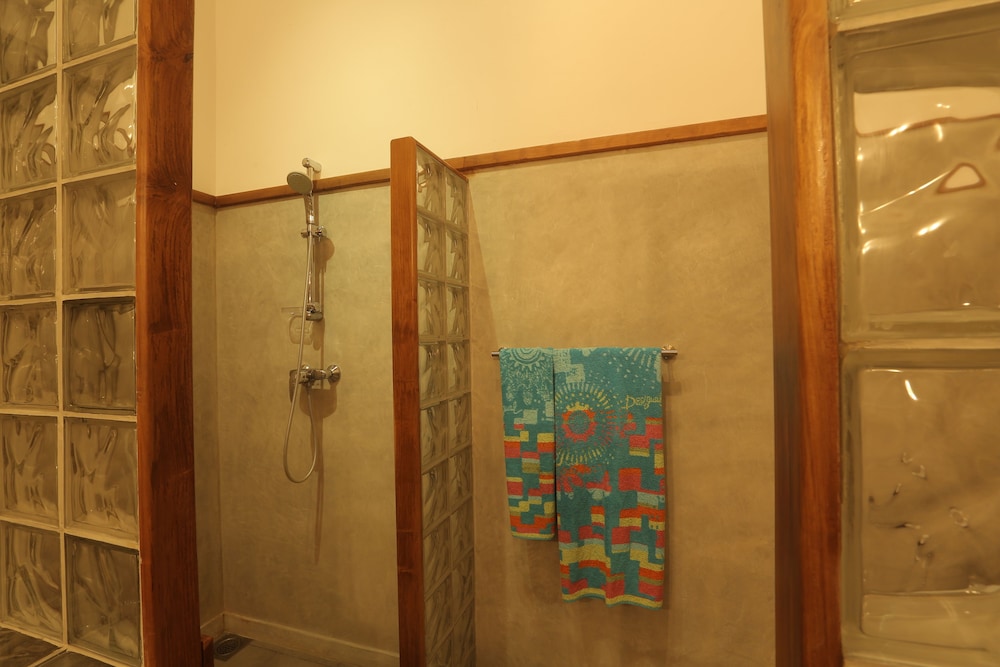 Pool Suite photo 2