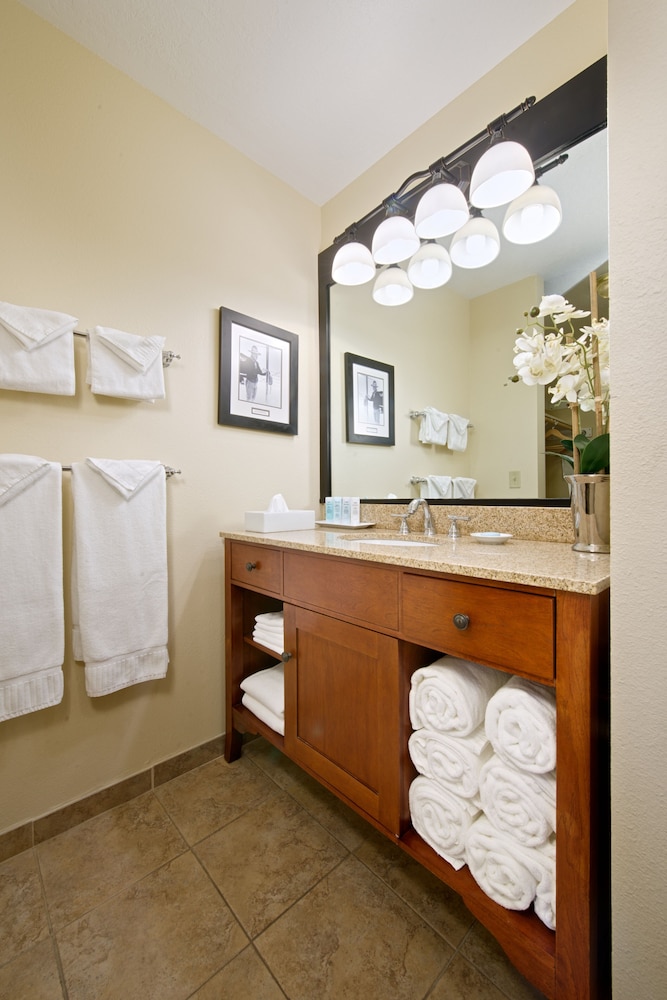 Studio, 1 Queen Bed, Kitchen, Courtyard Area (Stair Access Only) - Photo 4