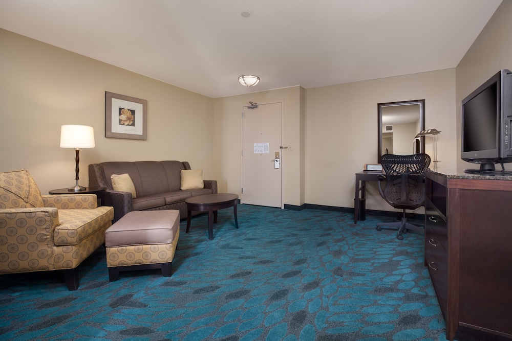 Room, 1 Queen Bed, Accessible, Bathtub (Mobility & Hearing) - Photo 4