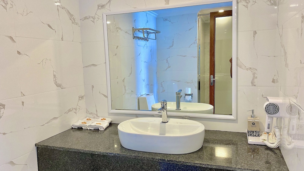 Deluxe Quadruple Room, Balcony, Sea View - Photo 5