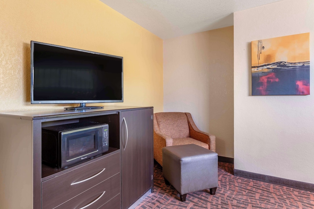 Suite, Multiple Beds, Non Smoking - Photo 3