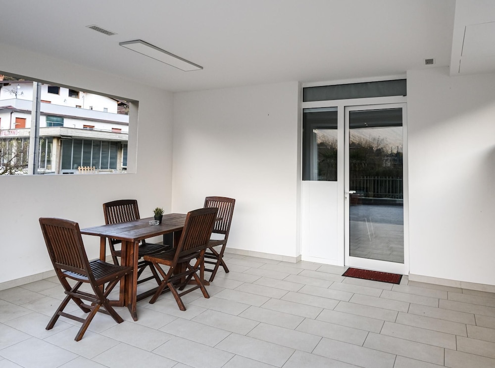 Apartment photo 2