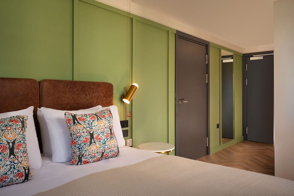 Deluxe Room, 1 Double Bed, City View (Balcony) - Photo 3