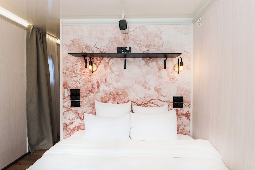 Room, 1 King Bed, Harbor View thumbnail 5