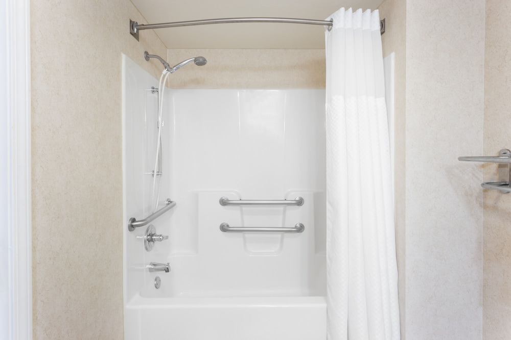 Standard Room, Accessible - Photo 3