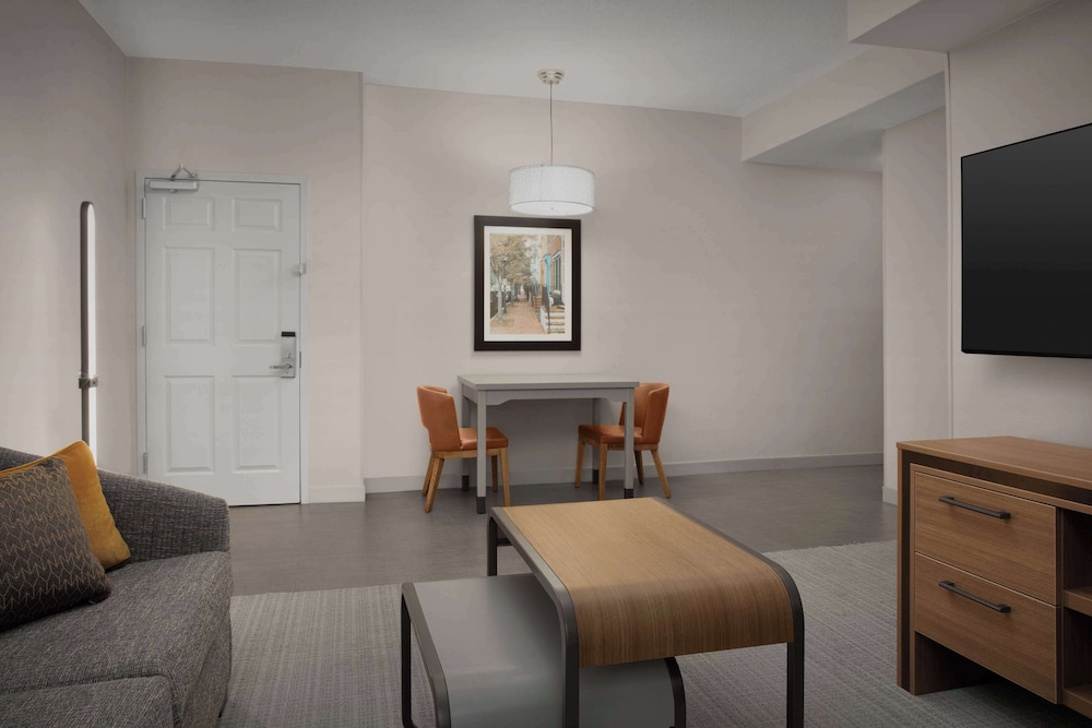 Suite, Accessible, Non Smoking - Photo 3