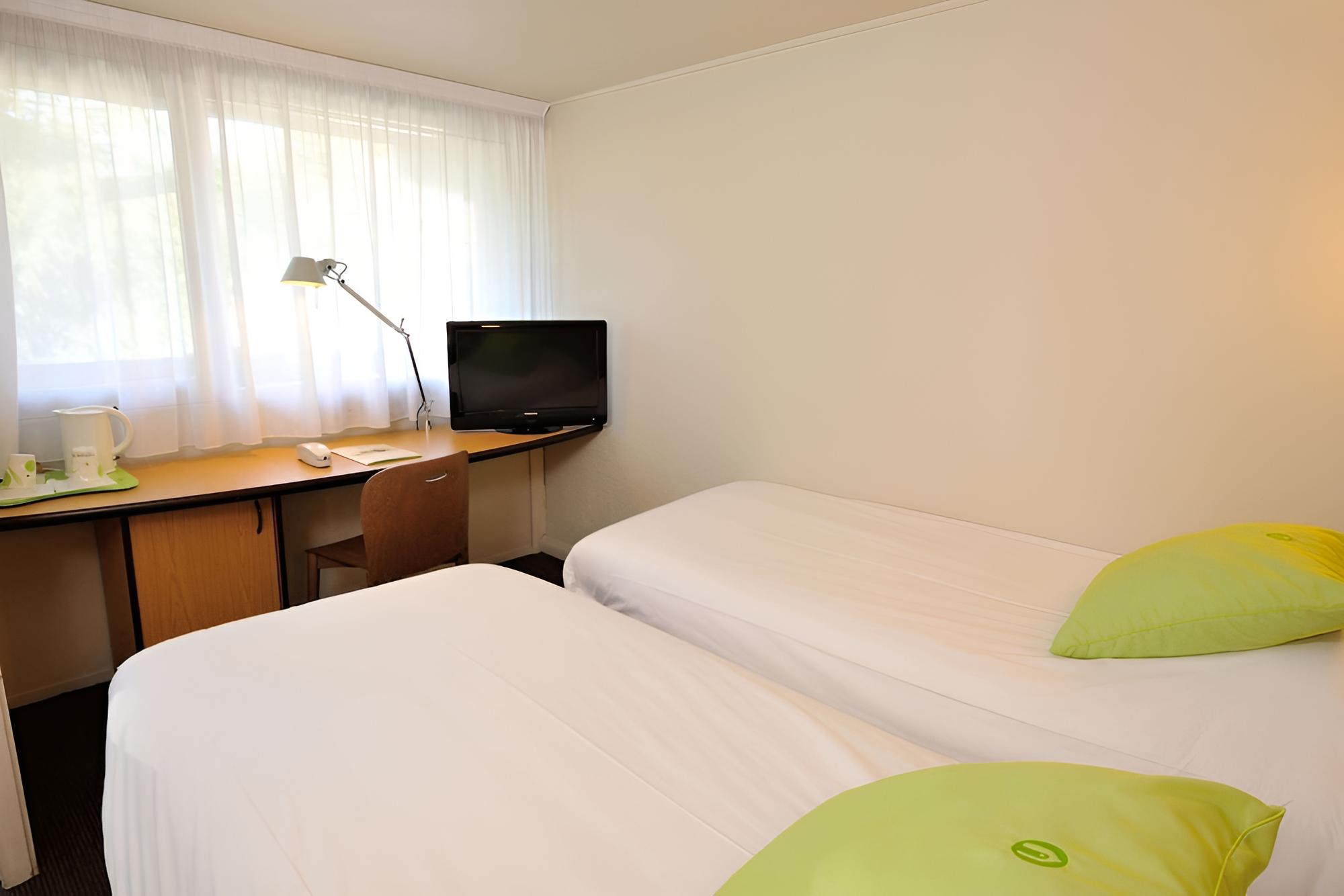 Next Generation, Room, 2 Twin Beds