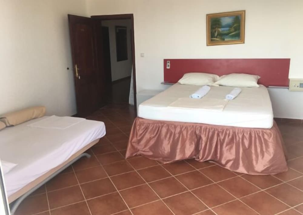 Basic Room, 1 Bedroom, Pool View