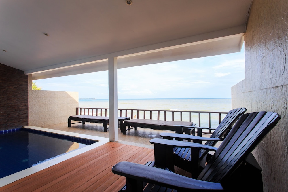 Beach Front Pool Villa - Photo 13