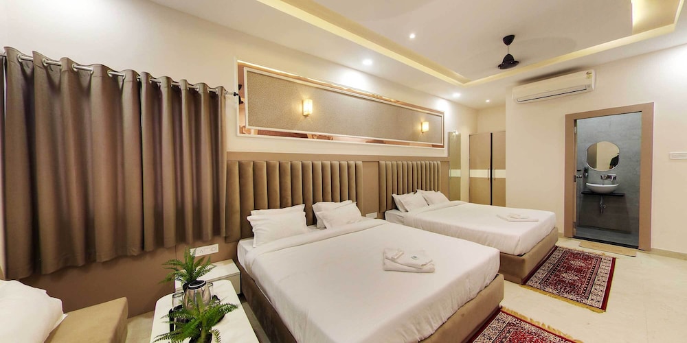 Deluxe Quadruple Room, City View