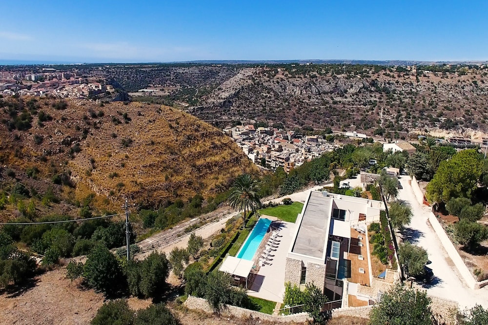 Villa photo 2