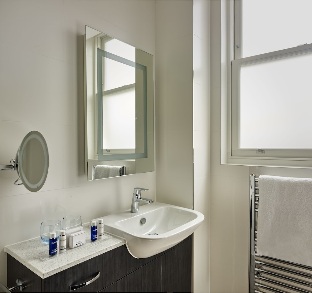 Deluxe Suite photo 2
