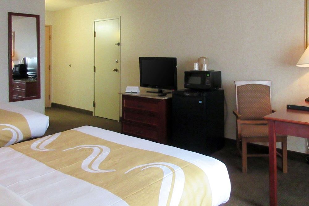 Standard Room, 2 Queen Beds, Non Smoking - Photo 5