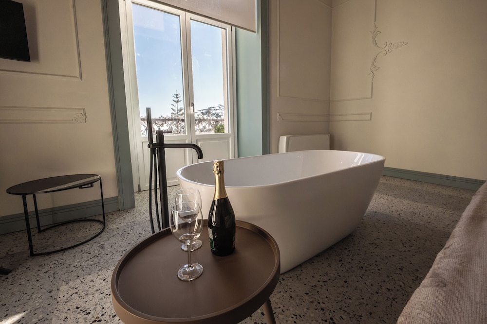Room, Balcony, Sea View photo 1