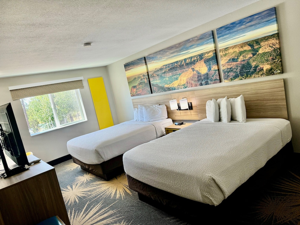 Business Room, 2 Queen Beds, Refrigerator & Microwave - Photo 2