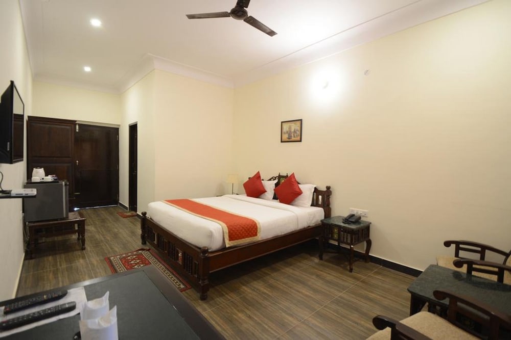 Lake View Room