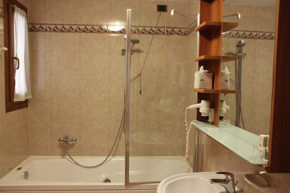 Superior Room - Photo 9