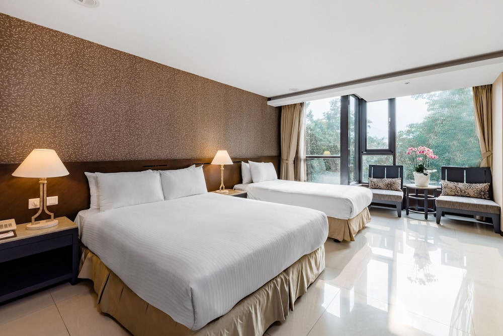 Great Roots Triple Guest Room
