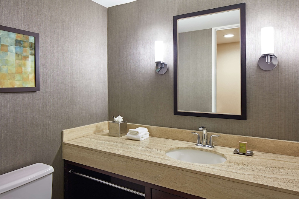 Suite, 1 Bedroom - Photo 9