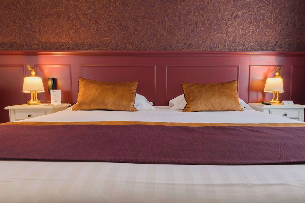 Junior Suite, 1 King Bed, Non Smoking, Balcony - Photo 1