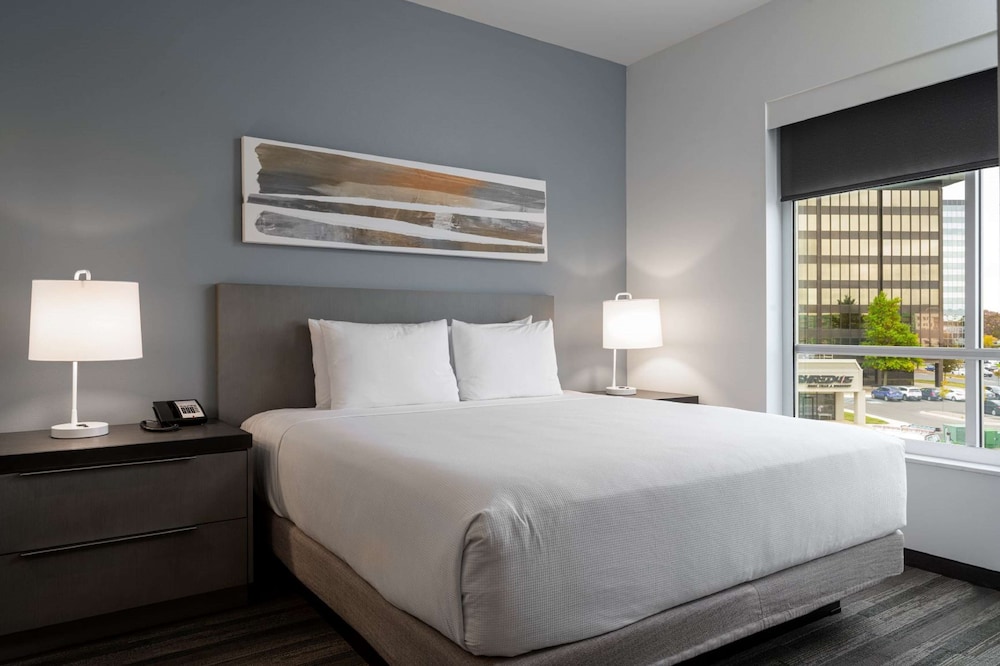 Room, 1 King Bed (Den Guest) - Photo 1