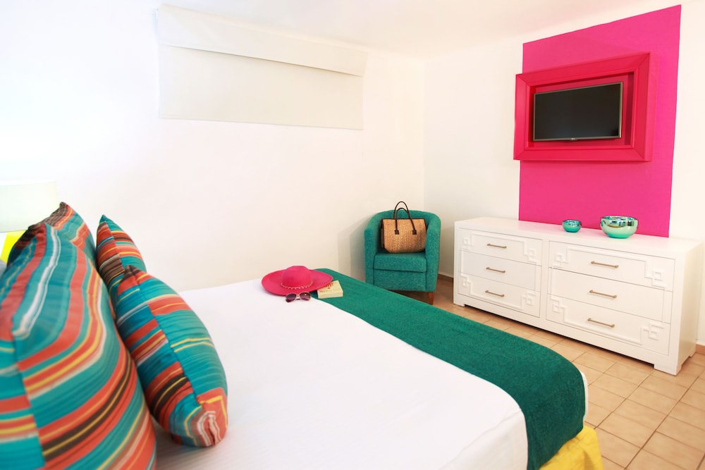 Superior One Bedroom Suite photo 2