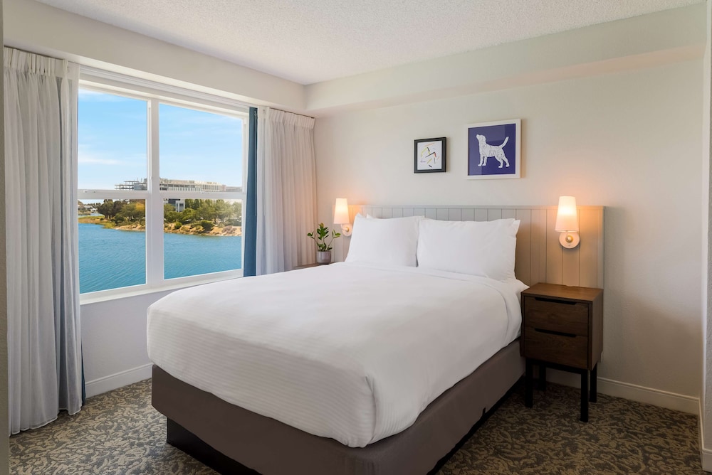 Room, 1 Queen Bed with Sofa bed, Accessible, Bay View (Mobility Tub Bay View) photo 3
