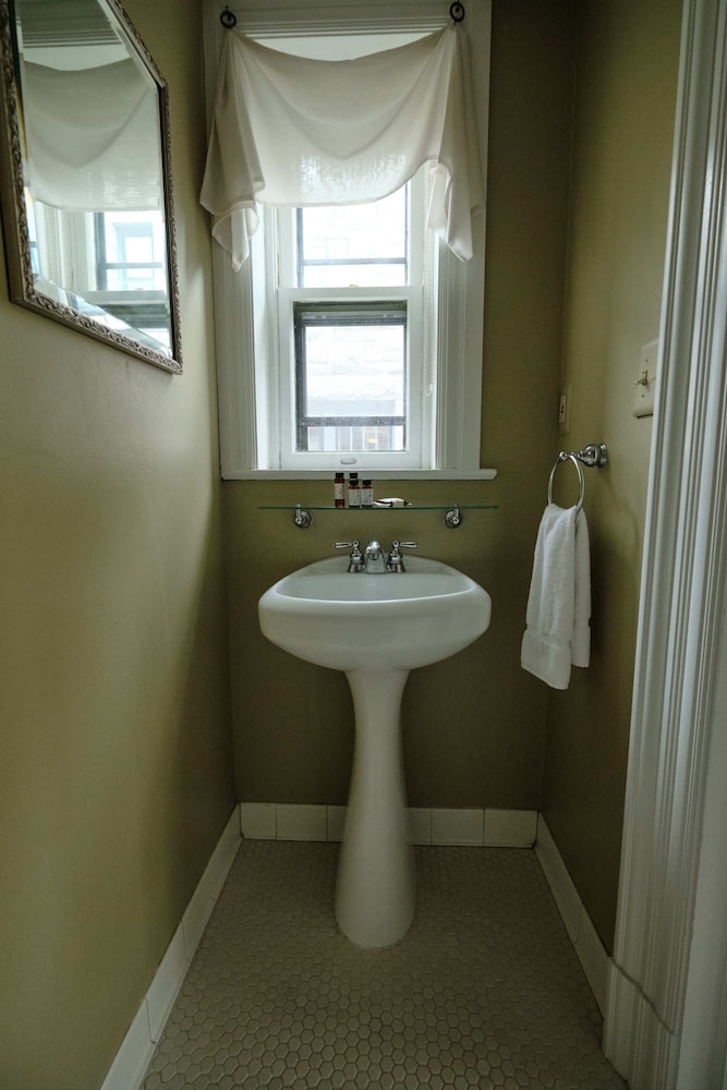 Two Queen Suite - Photo 18