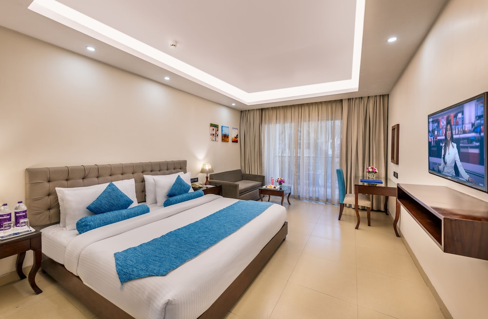 Superior Room, 1 King Bed, Balcony photo 2